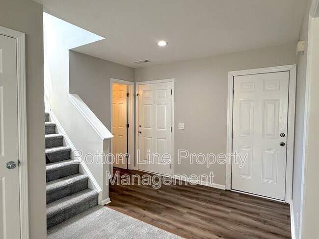 Building Photo - 4133 Robinwood Dr