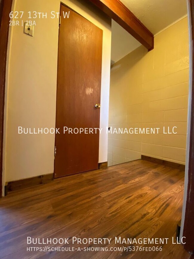 Building Photo - Move In Special - $300 off first full mont...