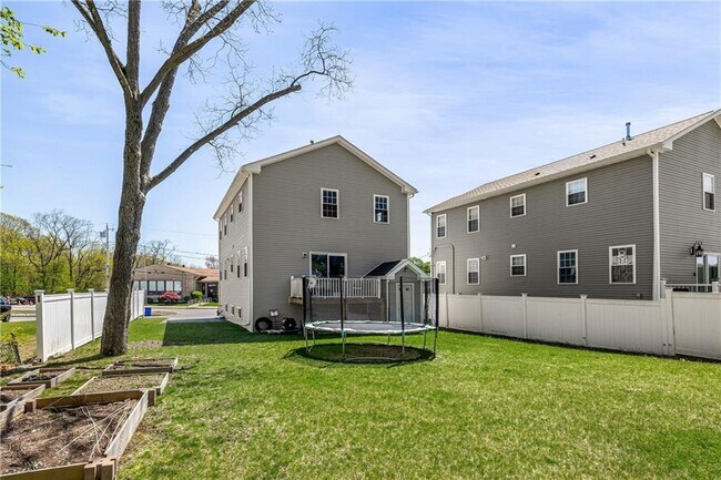 Building Photo - 30 Groveland Ave