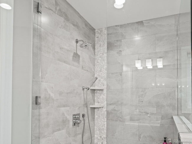 Building Photo - 3511 Lakecrest Dr