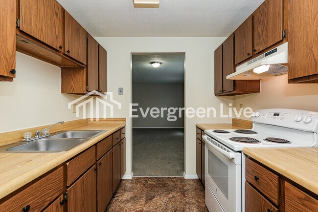 Building Photo - 8620 Baton Rouge Dr