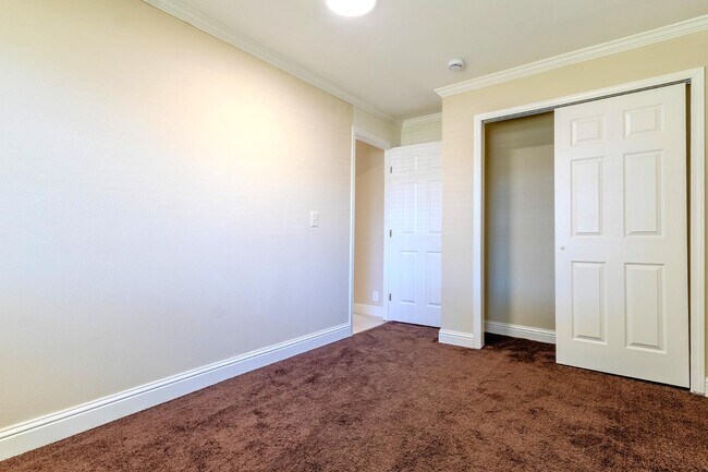 Building Photo - 6522 Maywood Ln
