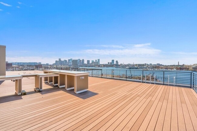 Building Photo - 250 Meridian St