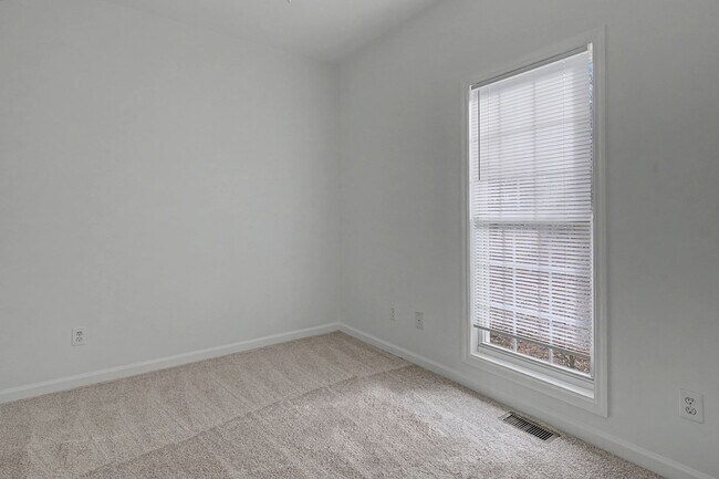 Building Photo - Carolina Lakes!