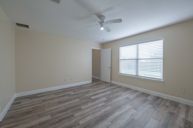 Building Photo - 529 W Metcalfe St