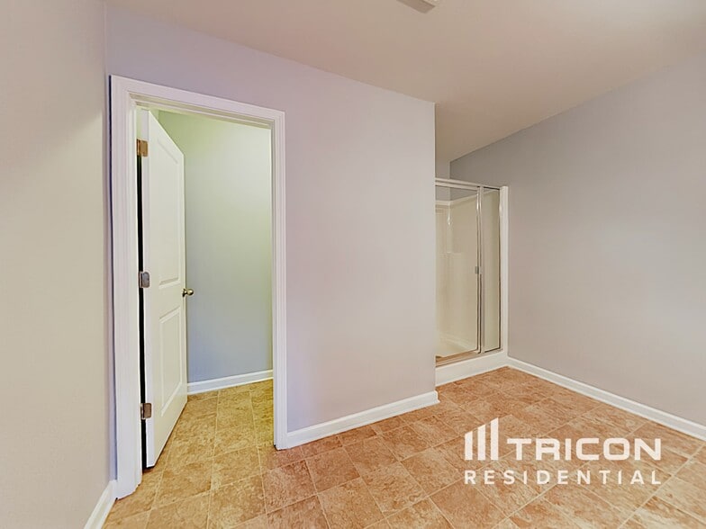 Building Photo - 3323 Lowland Dr