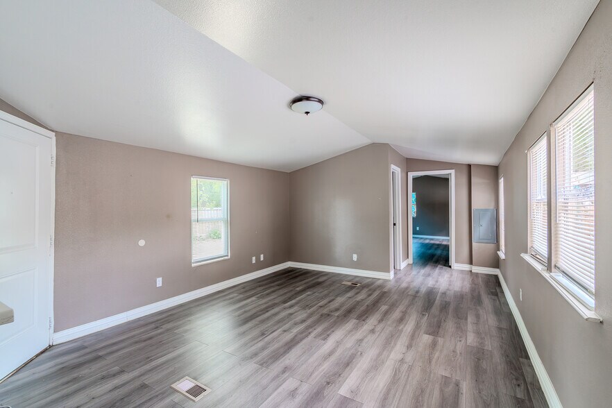 Building Photo - 5641 Kimber Ln