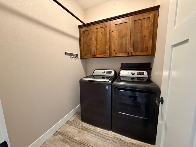 Building Photo - 3 Bedroom 2 Bath Single Family House