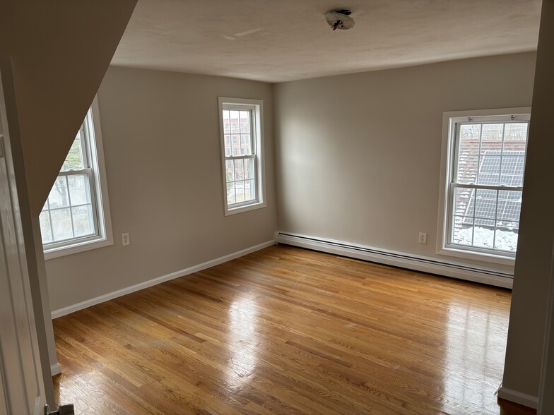 Building Photo - 14 Quigley Ave