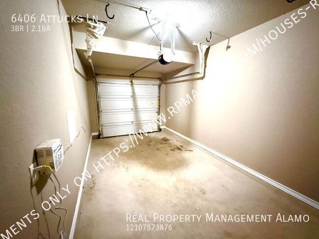 Building Photo - AVAILABLE NOW! 2-Story 3 Bedroom / 2.5 Bat...