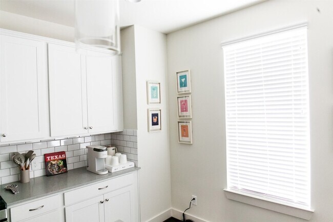 Building Photo - 5203 Burress Springs Ln