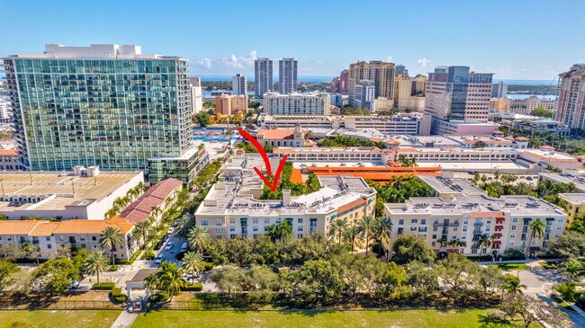 Building Photo - 720 S Sapodilla Ave