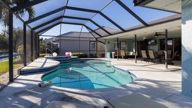 Building Photo - 830 Coronado Dr