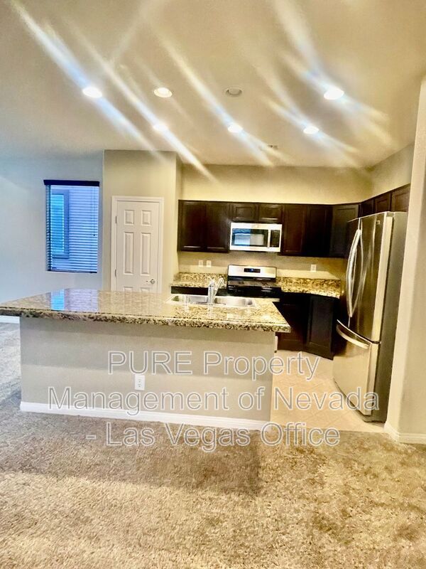 Building Photo - 117 Castle Course Ave