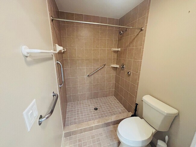 Building Photo - Waterfront Living in The Moorings at Point O' Woods! 3/2 ***Won't Last***