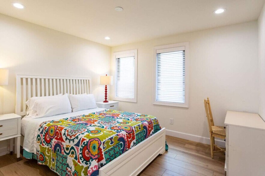 Building Photo - 588 111th Ave N