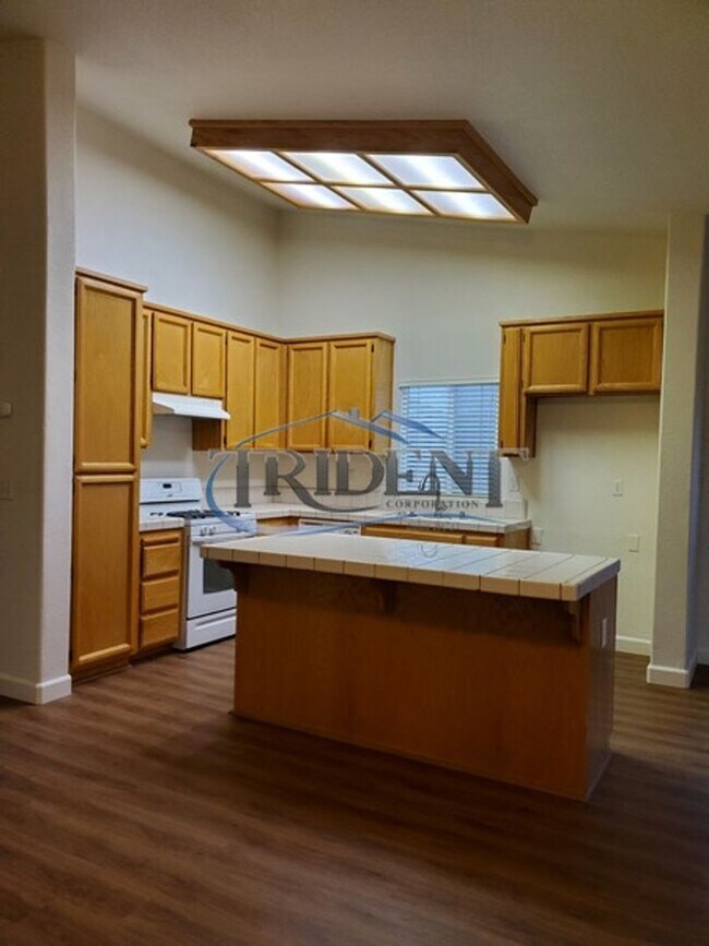 Building Photo - 4 bedroom 2 bath near schools and parks