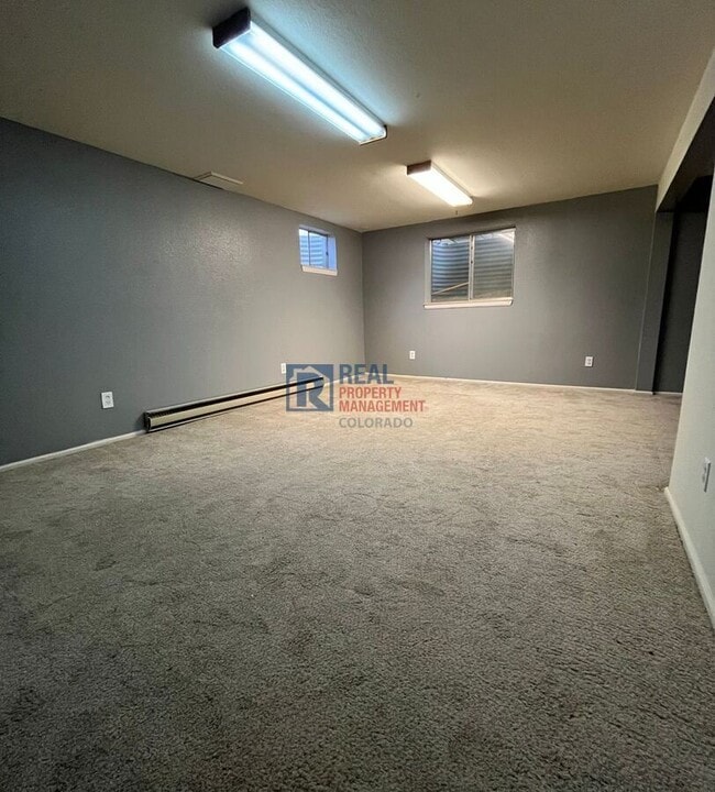Building Photo - 3207 Camelot Dr
