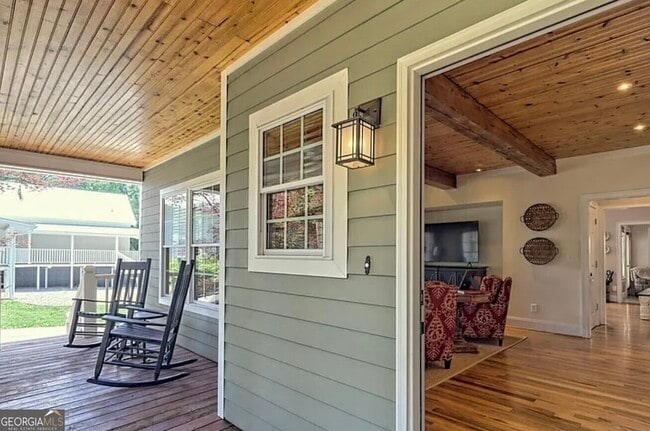 Building Photo - 643 Washington St