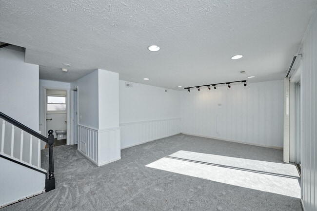 Building Photo - 1613 Hartmann Dr