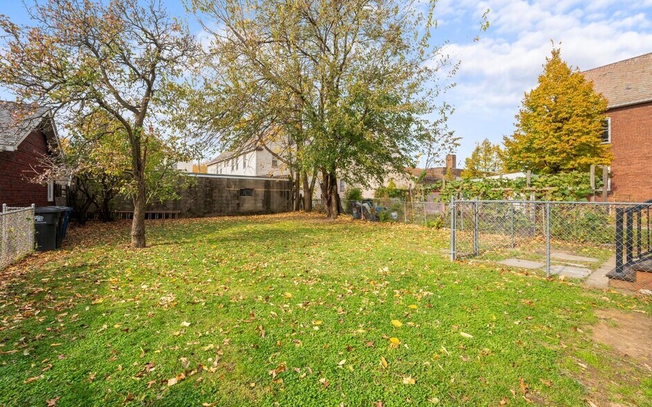 Building Photo - 2026 Dowd Ave