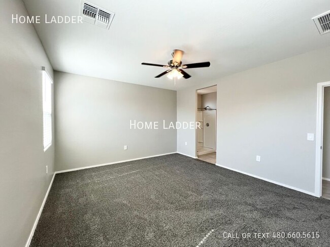 Building Photo - Modern 3-Bedroom, 2-Bath Home with Spaciou...