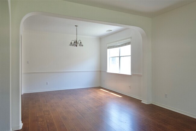 Building Photo - 2023 Creek Run Dr