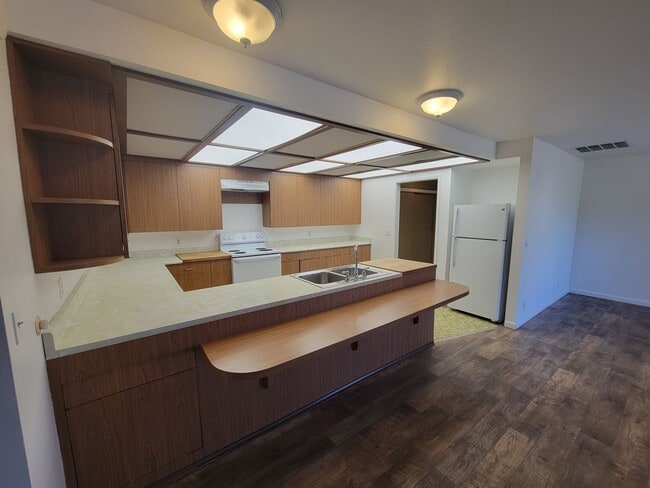 Building Photo - Spacious 3/2 Home Located in the Stanmar c...