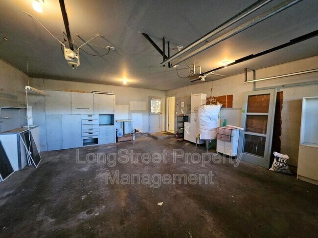 Building Photo - 11870 SW Park Way