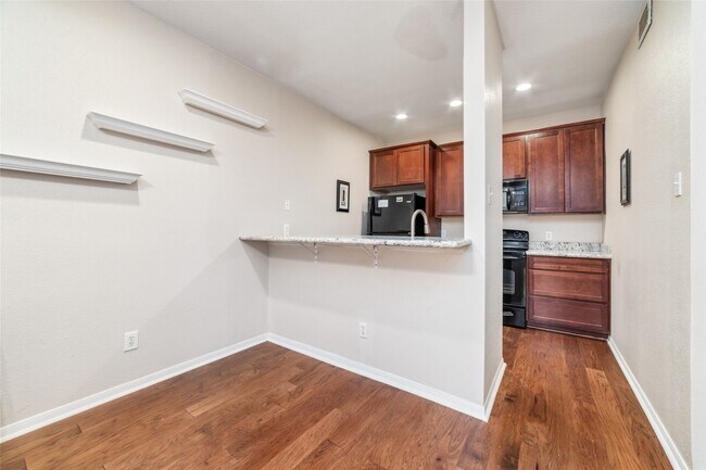 Building Photo - 2121 El Paseo St