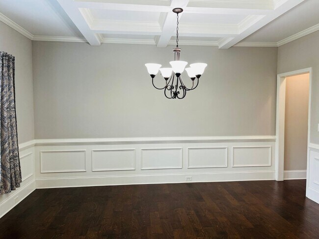 Building Photo - WOW! 5 bed, 4 full baths, brick exterior, ...