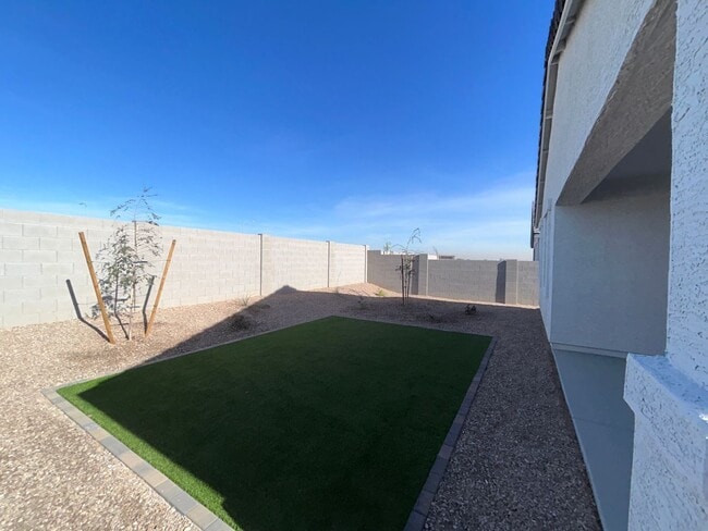 Building Photo - 17728 W Vogel Ave