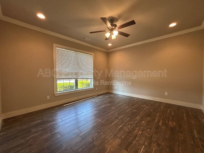 Building Photo - 3101 SW Warberry Ave