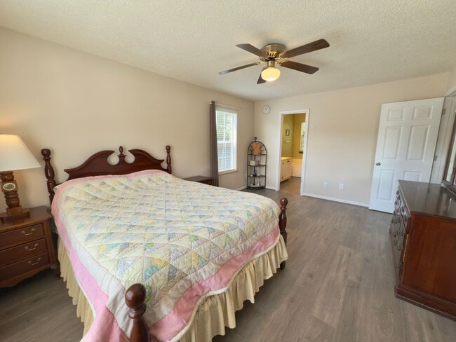 Building Photo - 4585 Village Park Dr E