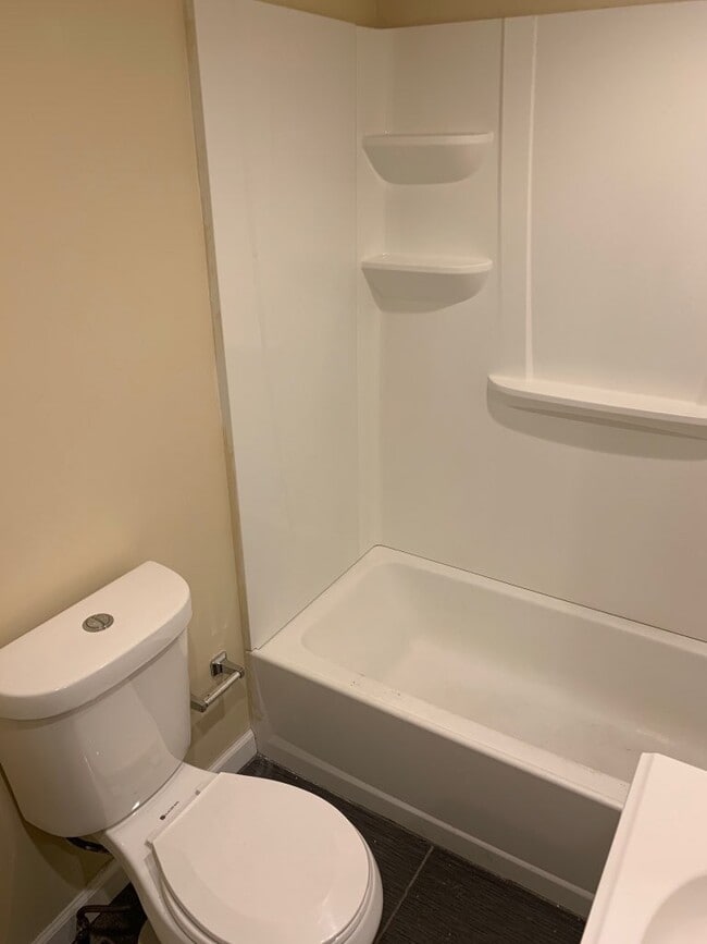 Building Photo - 24 E Silver St