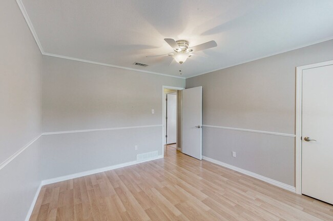 Building Photo - Available Mid-June | 3 Bedroom Arlington H...
