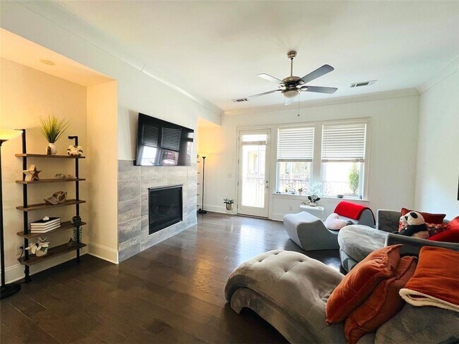 Building Photo - 6715 Encore Blvd