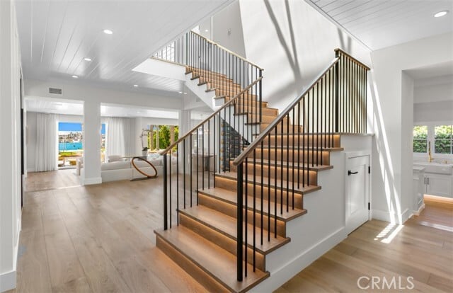 Building Photo - 2401 Bayshore Dr