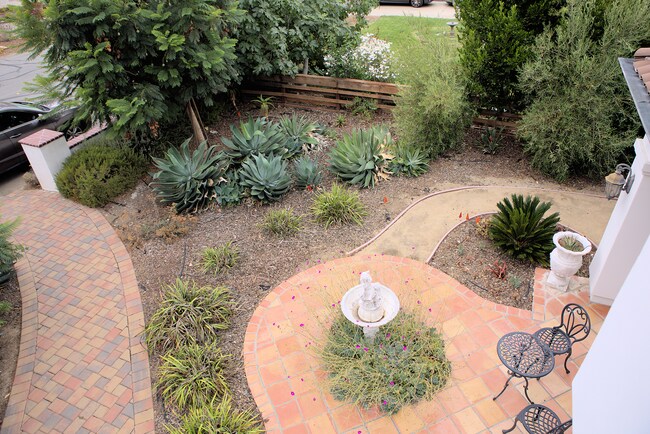 Building Photo - 1215 Altamead Dr