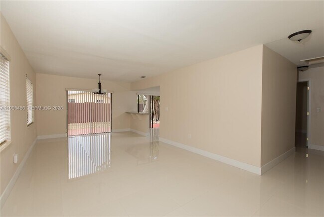 Building Photo - 3832 SW 89th Ct