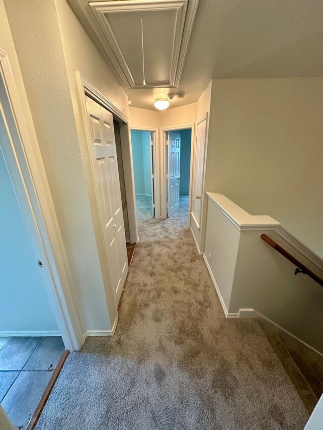 Building Photo - 3 bedroom townhome - Don't miss out!