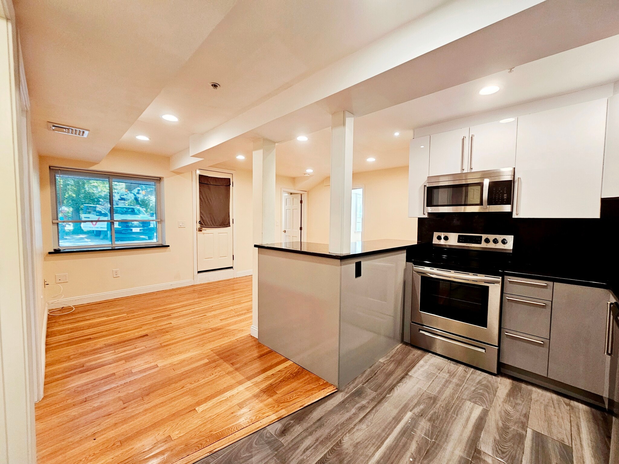 Building Photo - 1803 Beacon St