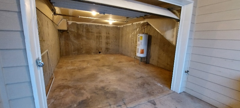 Building Photo - 2214 Maplewood Dr S