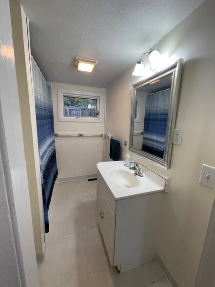 Full bath on 1st floor - 13 Center St