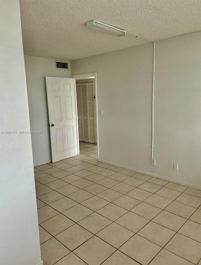 Building Photo - 2025 NE 164th St