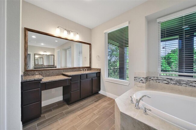 Building Photo - 18323 Parkview Point Dr
