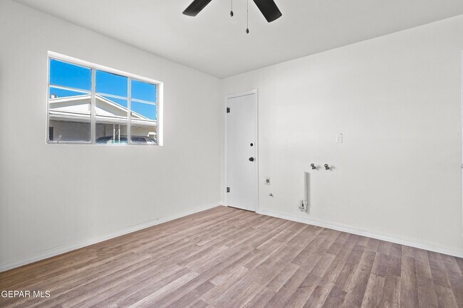 Building Photo - 5017 Sierra Madre Dr