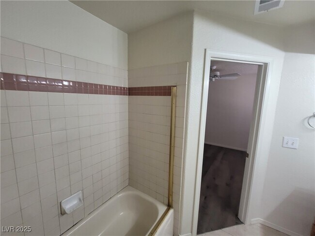 Building Photo - 1608 N Torrey Pines Dr