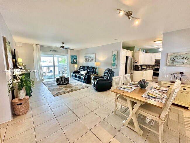 Building Photo - 462 Golden Isles Dr