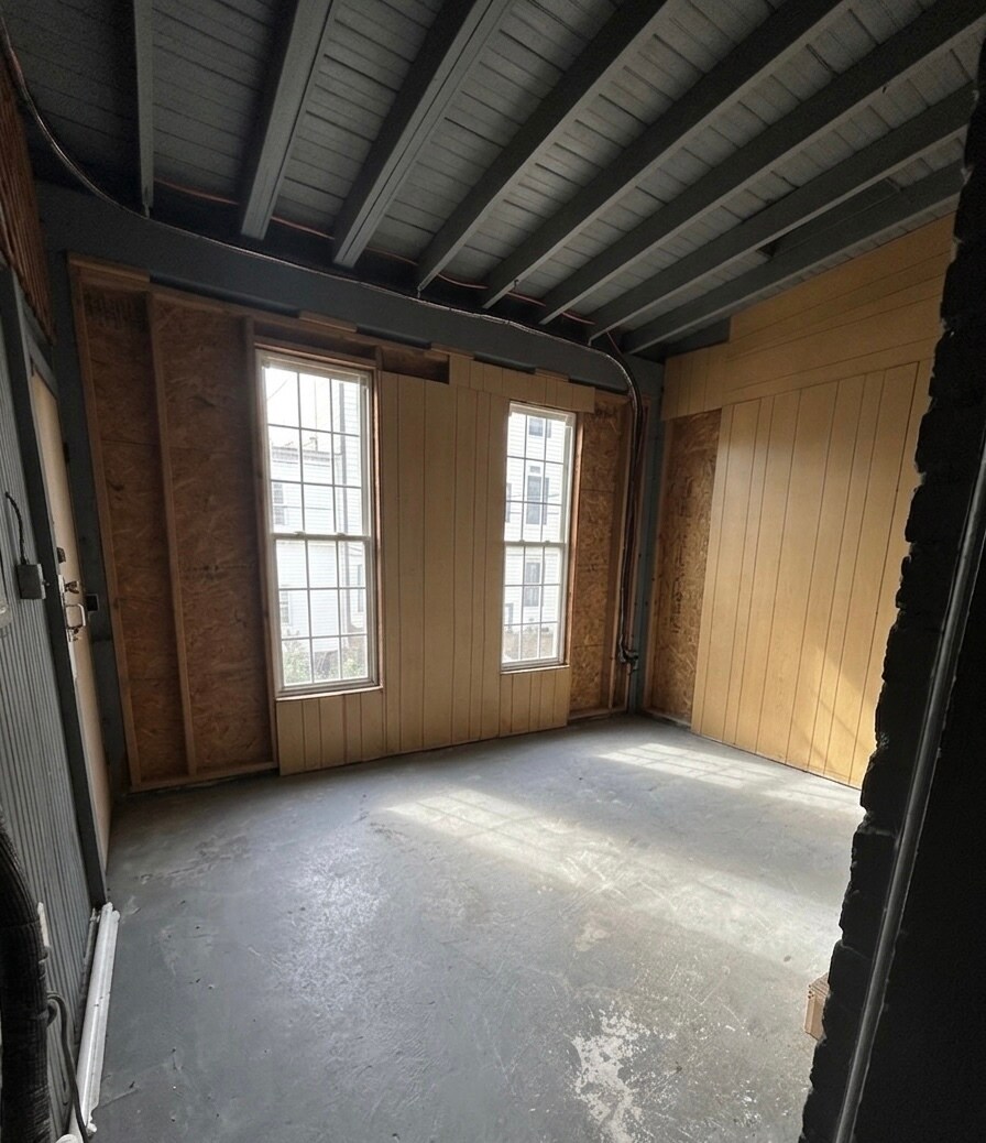 Building Photo - 1408 Holbrook St NE